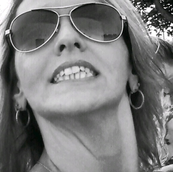 Meet your Posher, Leisa - Picture 1 of 1